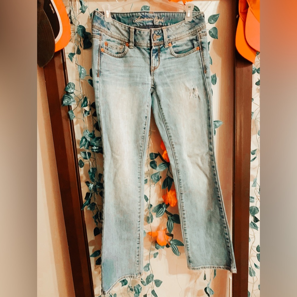Medium wash low rise American eagle jeans